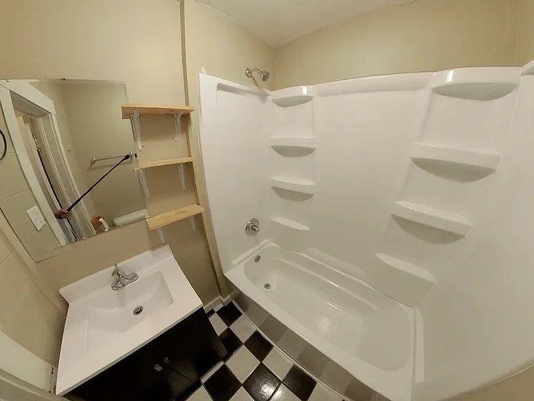 327 E 2nd St #4 — Photo 5