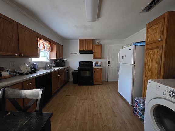 4th image of 2103 Pine Tree Rd