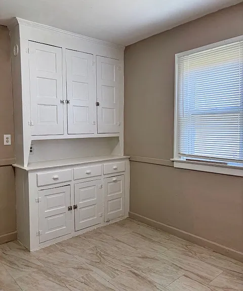 4915 Maplewood Ave — Photo 2
