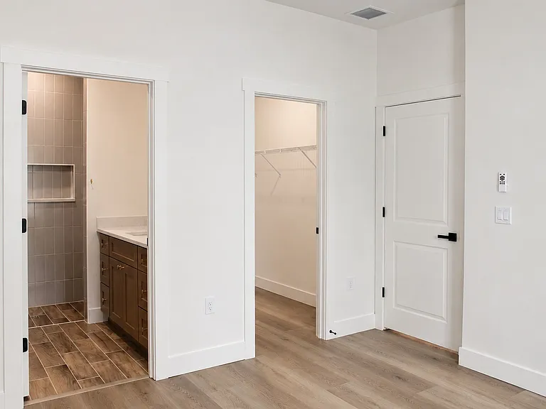 820 26th Ave E #102 — Photo 3
