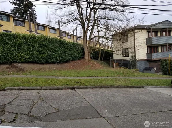 2602 E Thomas Street, Seattle, WA 98112