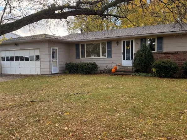 221 Rockway Dr, Rochester, NY 14612