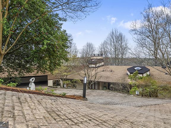 2nd image of 130 Huntcliff Point