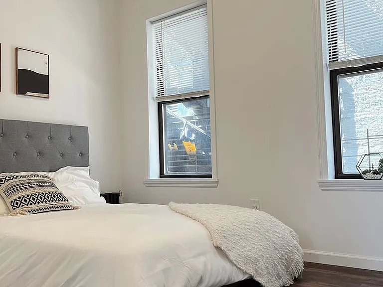 2403 Cambreleng Ave — Photo 2
