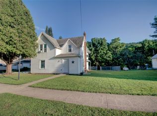 631 Dodge St, Lansing, IA 52151