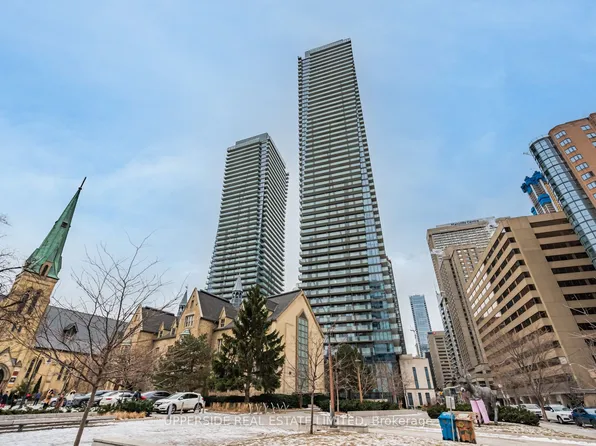 65 Saint Mary St #608, Toronto, ON M5S 0A6