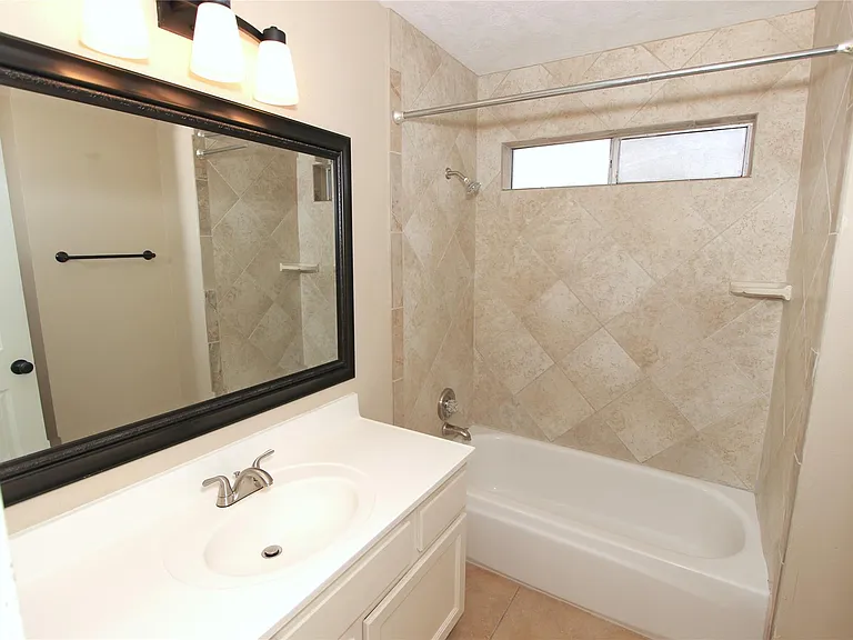 2731 Colony Dr — Photo 15