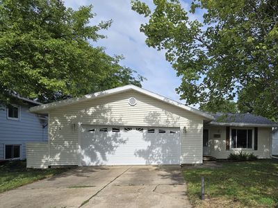 2016 Juniper Ln, Bloomington, IL, 61701