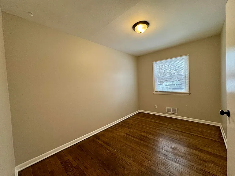 8129 W Villard Ave — Photo 15