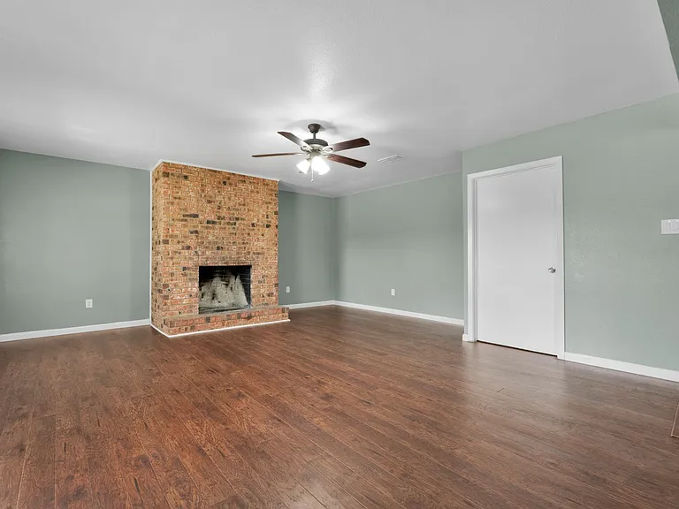 417 E Lindbergh Blvd — Photo 4