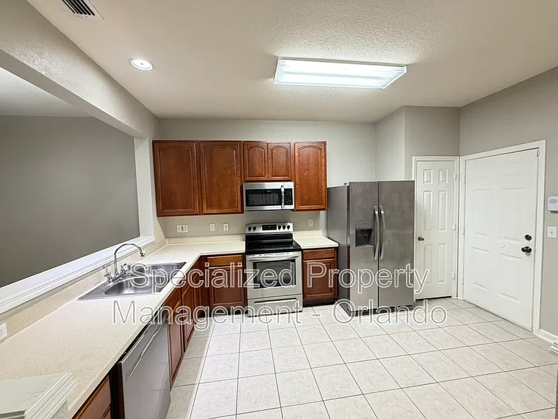 2 bed, 2.5 bath, 1555 sqft, $1,899 — Photo 3