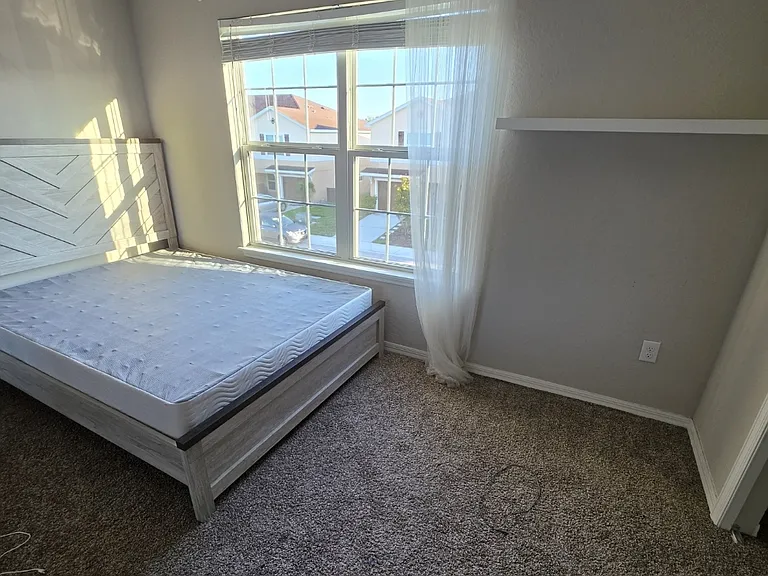 Merlot Sienna Ave — Photo 4