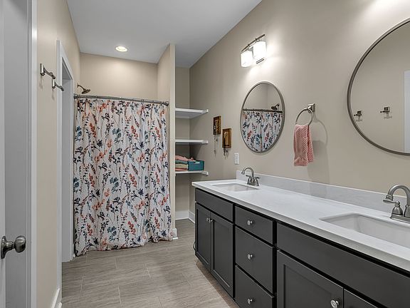 14th image of 2770 E Sheepneck Rd