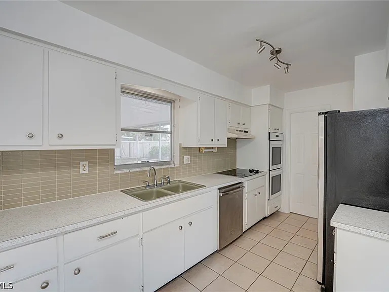 220 Punta Alta Ct — Photo 12
