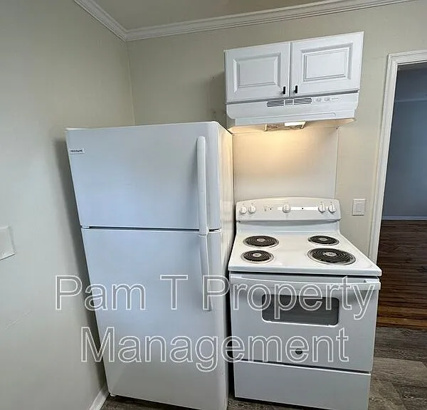 1130 E 53rd St — Photo 3