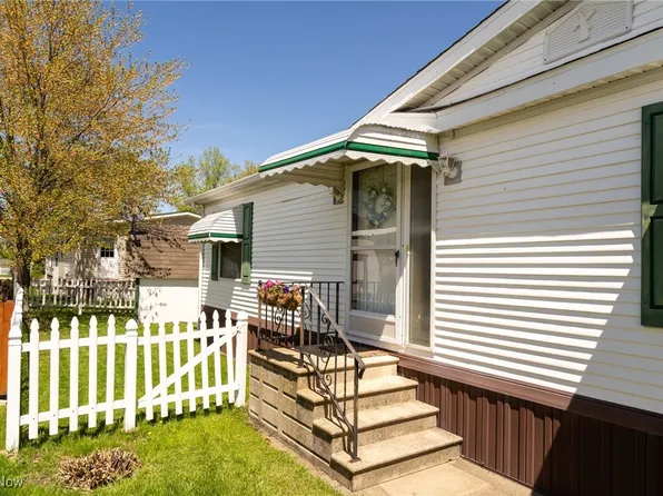 201 Pin Oak Cir, Elyria, OH 44035