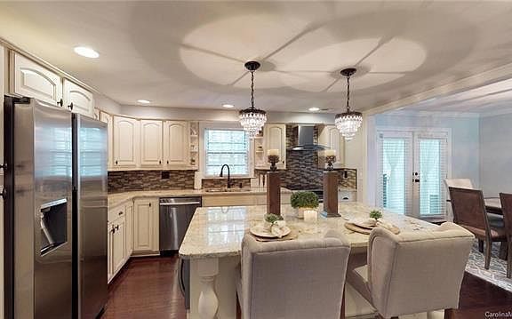 5th image of 912 Black Oak Dr