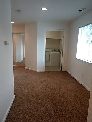 1407 N Cherry St — Photo 13