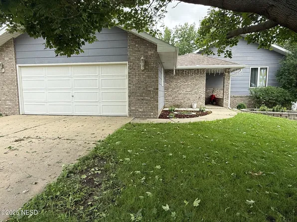 1104 10th Ave NE, Watertown, SD 57201