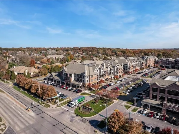 10531 Mission Rd Unit 204B, Leawood, KS 66206