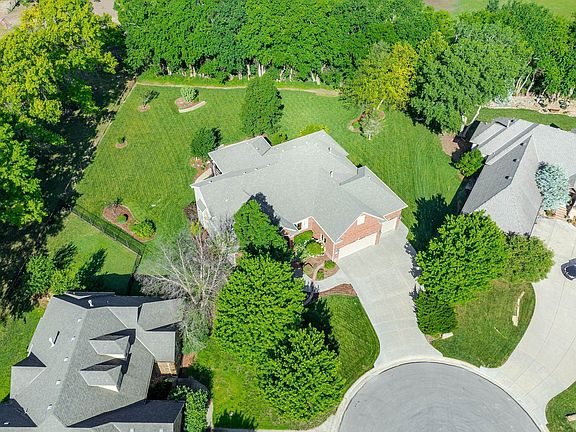 2nd image of 1307 E Big Cedar Ct