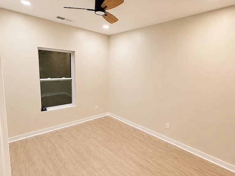 421 Oak St — Photo 4