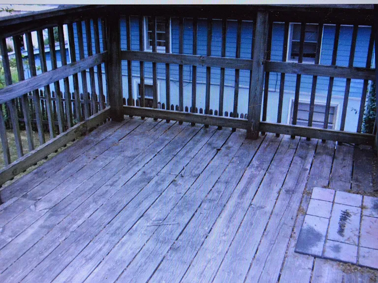 927 1/2 Maple St — Photo 8