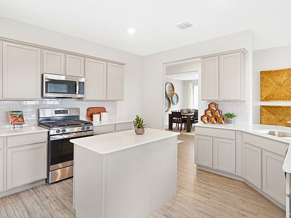 4th image of 7109 Black Cherry Ln