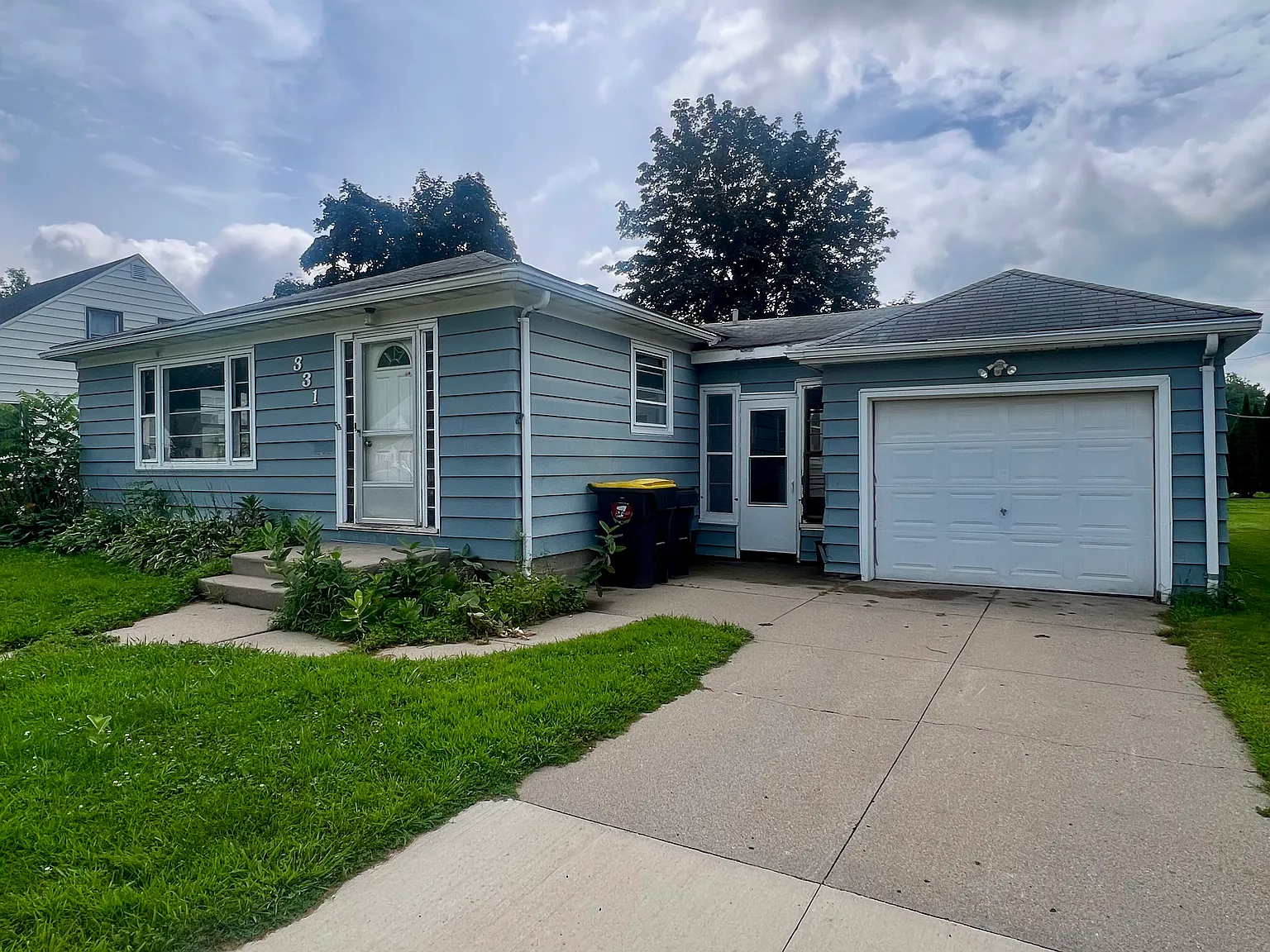 3 bed, 1120 sqft, $1,550 — Photo 1