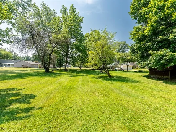341 Heatherwood St SW, North Canton, OH 44720