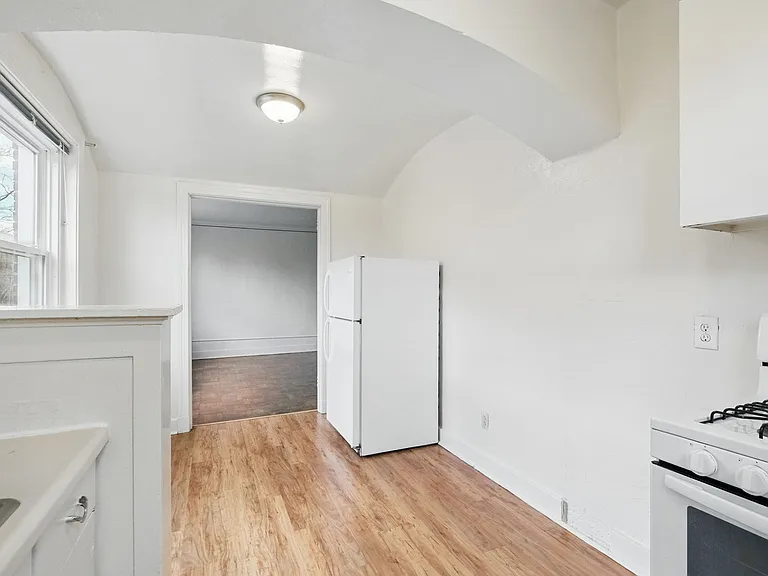 5646 Hobart St #5 — Photo 9