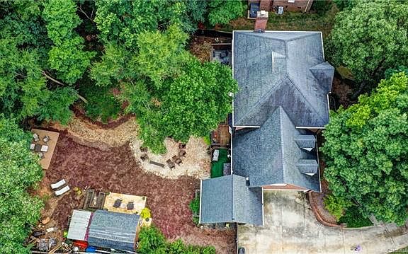 3rd image of 316 Sardis Grove Ln