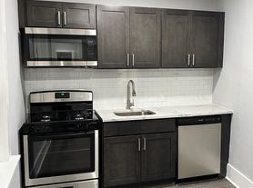 200-15 W Sedgwick St