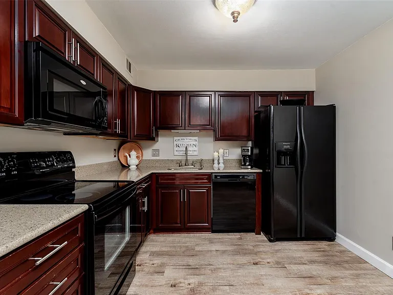 1239 Creve Coeur Crossing Ln #G — Photo 13
