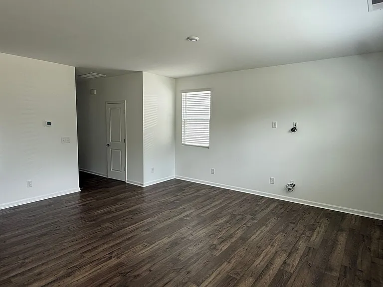 404 Silver Birch Ct — Photo 3