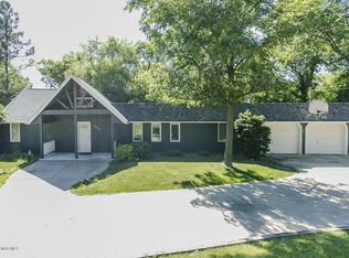 2407 E River Rd NE, Rochester, MN 55906