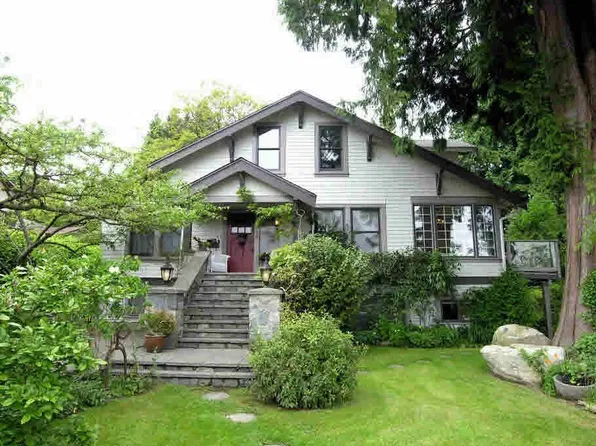 2356 Chesterfield Ave, North Vancouver, BC V7M 2R1