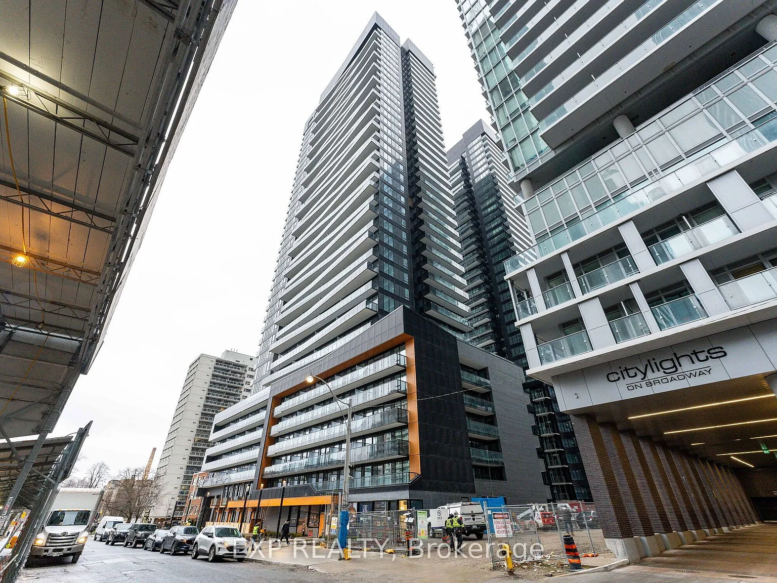 Line 5 Condos — Photo 2