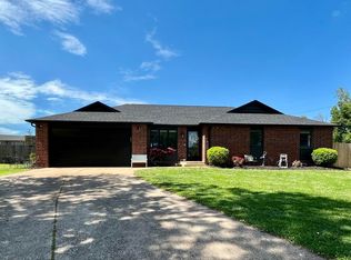 2113 W Ankrom Pl, Bolivar, MO 65613