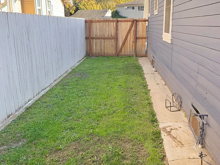 2011 Plaza Del Amo — Photo 25