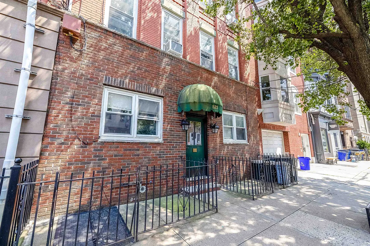 Building Photo - 523 Adams St #3