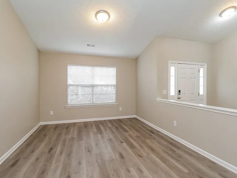 2111 Hunters Trail Dr — Photo 8