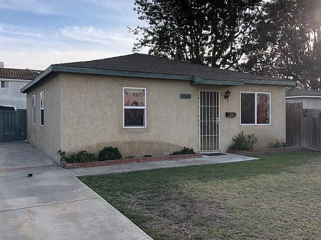 3 bed, 1284 sqft, $3,700 — Photo 2
