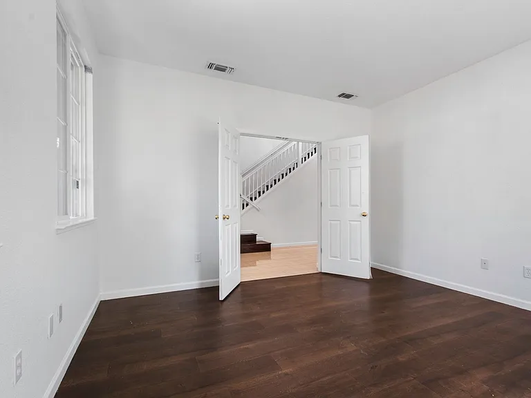 991 Zephyr Ln — Photo 7
