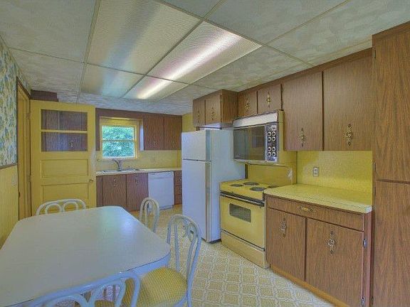 Two ovens; Over-sized; Storage galore.
