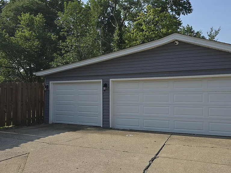 1101 Eastwood Ave — Photo 4