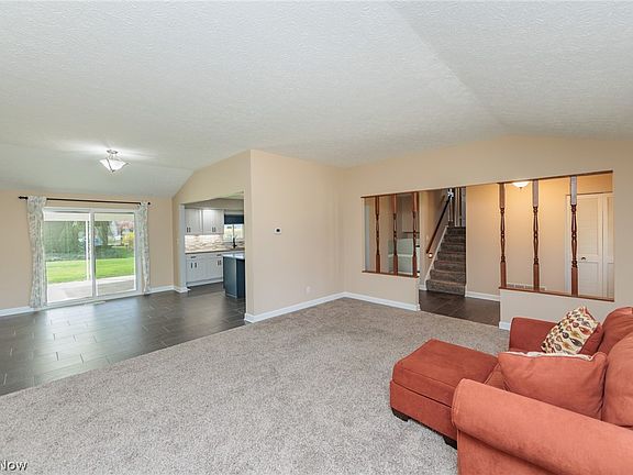 5th image of 26887 Kingston Cir