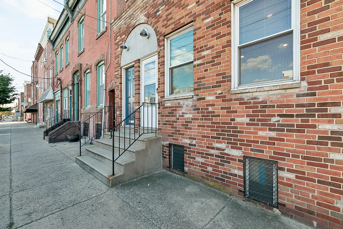 Building Photo - 2602 E Lehigh Ave #2
