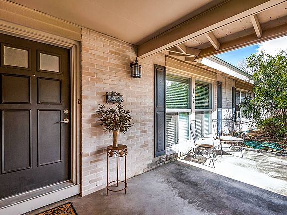 3rd image of 103 Oakhurst Pl