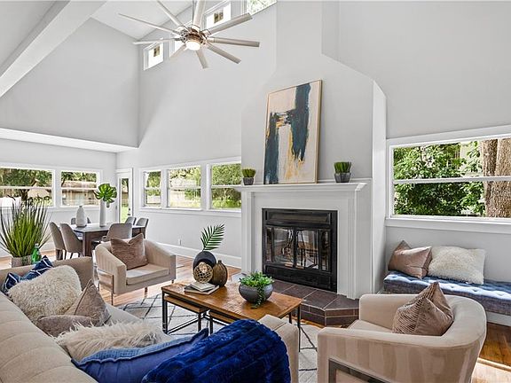 Home For Sale In Oakland Town
